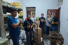 Polresta Cirebon menggencarkan razia tekan peredaran miras saat Ramadhan