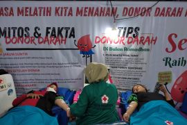 PMI membuka gerai donor darah Ramadhan di Masjid Almarkaz Makassar