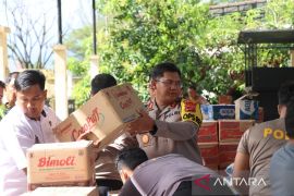 Polres Nagan Raya distribusikan bantuan Kapolri untuk korban banjir