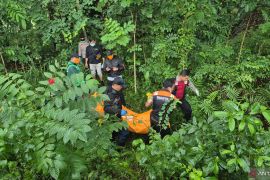 Seorang pria ditemukan tewas dalam kondisi gantung diri di kawasan kampus Jatinangor