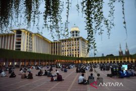 Buka Puasa Jakarta Hari Ini Jam Berapa? Cek Jadwal Magrib 8 Maret 2026