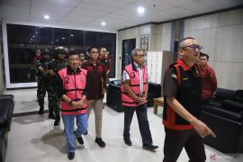 Kejati Kaltim tahan dua tersangka korupsi tambang Kukar