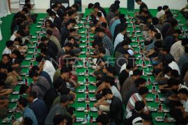 2.000 iftar Ramadhan dari UEA bantu mahasiswa korban bencana