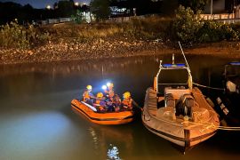 Tim SAR cari pemuda yang lompat dari Jembatan Barelang