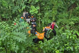 Mayat Pria Ditemukan Tergantung di Kampus Unpad Jatinangor, Tubuh Sudah Membusuk
