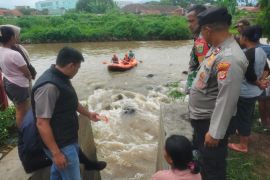 Bocah 6 Tahun Hilang Terbawa Arus di Sungai Cimanuk Garut