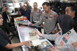 Polres Sumenep razia penjual kembang api di hari pertama Ramadhan