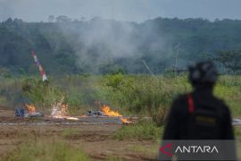 Gegana Polda Jateng musnahkan bahan peledak petasan di Batang