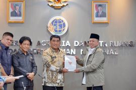 Menteri ATR/BPN serahkan Persub RTRW Sulawesi Utara 2025--2044