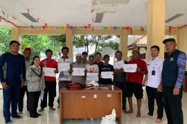 Pemkab salurkan 320 alat pancing ke nelayan Pulau Panggang