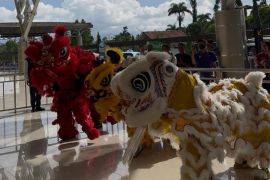 Atraksi budaya hiasi Perayaan Imlek di Bandara Sam Ratulangi