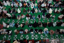 Sumatra floods: Universities resume as Indonesia boosts recovery