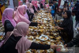 Dietisien sarankan konsumsi makanan manis porsi kecil saat berbuka