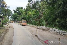 PUPR Blora pasang  talud bronjong di bibir Sungai Lusi
