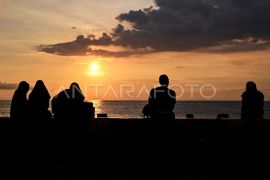 Senja, takjil, dan ruang bersama