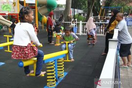 Psikolog tekankan pentingnya orang tua harus jadi contoh dalam kurangi pemakaian gawai