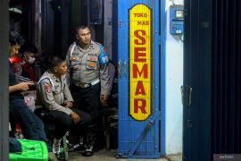 Bareskrim Polri geledah toko emas di Nganjuk