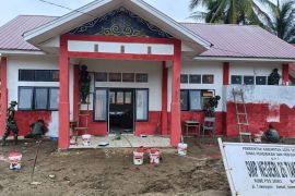 Prajurit TNI perbaiki sekolah terdampak bencana di Aceh Tengah