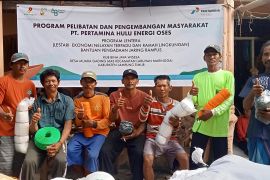 Bantuan alat tangkap ikan dari PHE OSES bantu produktivitas nelayan Lampung Timur