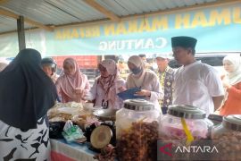 Plt Camat Kelumpang Hulu pastikan takjil pedagang aman dikonsumsi