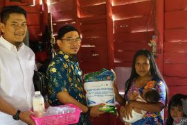 Bandara H. AS Hanandjoeddin jadi orang tua asuh cegah stunting