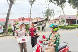 Polres Agam bagikan ratusan takjil setiap hari selama Ramadhan