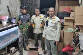 Ramadhan, Satpol PP Jakbar sita dua ribu lebih botol miras ilegal