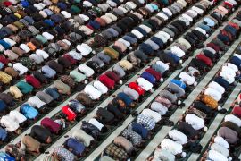Shalat Jumat pertama pada bulan Ramadhan di Surabaya