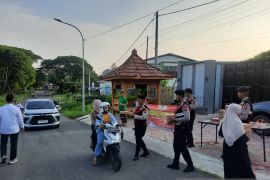 Polres Situbondo gelar patroli sembari bagi-bagi takjil