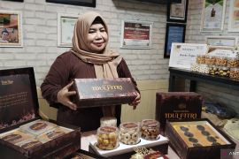 UMKM kue dan kuliner Palembang mulai ramai terima pesanan hampers Lebaran 2026