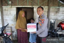Mahasiswa STIK salurkan bantuan untuk korban banjir di Aceh Barat