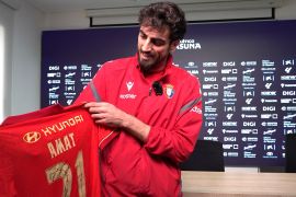 Jordi Amat beri jersi Persija Jakarta kepada pemain Osasuna