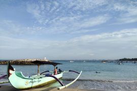 BMKG ingatkan warga pesisir selatan Kalteng potensi gelombang 2 meter