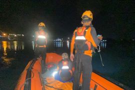 SAR evakuasi jasad pemuda yang jatuh di Jembatan Barelang