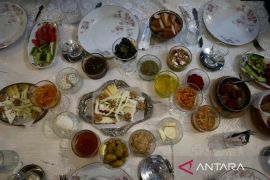 Nilai sentimental di meja sarapan tradisional keluarga Turki