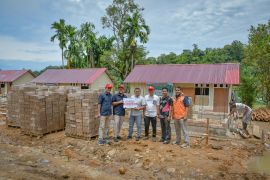 8.000 Pcs Sepablock dan 200 Zak Semen dari PT Semen Padang untuk Percepatan Pembangunan Huntap