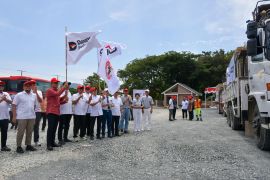 COO Danantara lepas pengiriman Sepablock untuk 500 Huntap korban bencana di Sumbar