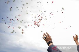 Tak pernah terlupa! 21 tahun longsor maut TPA Leuwigajah diperingati dengan tabur bunga, begini suasananya