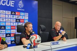 Pelatih Persija Mauricio Souza soroti lapangan JIS kurang ideal