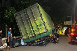 Penyebab sulitnya evakuasi truk terperosok di Puri Kembangan Jakarta