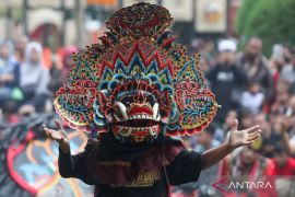 Ngabuburit sambil dihibur kesenian tradisional Jaran Kepang