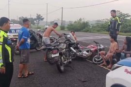 Polisi bubarkan atraksi balap liar di bypas Mojoagung-Jombang
