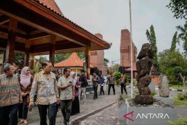 Menbud tinjau koleksi hingga potensi pengembangan Museum Mpu Tantular