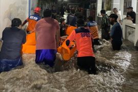 Pemkab Probolinggo evakuasi warga terdampak banjir
