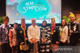 Mahdalena promosikan kain sasirangan ke Malaysia dan Singapura