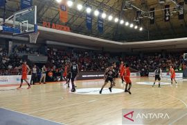 Pelita Jaya sapu bersih setengah musim