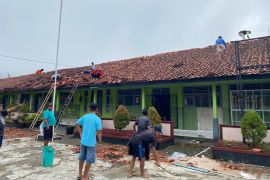 BPBD-Disdik Banyumas lakukan asesmen dampak bencana di SDN 1 Sambirata