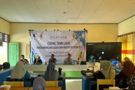Tingkatkan kapasitas guru di Banggai, DSLNG gelar pelatihan AI, coding unplugged, dan growth mindset