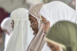 Tradisi Sumbayang 40 di daerah terdampak bencana Tanah Datar