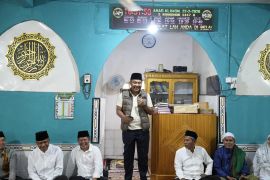 Safari Ramadan di Pasaman, Wagub serahkan bantuan untuk Masjid An Nur dan sosialisasikan program prioritas pemerintah kepada masyarakat